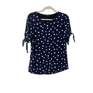 🟢F&F Blue with White Hearts Short Tie sleeve Top Size 6